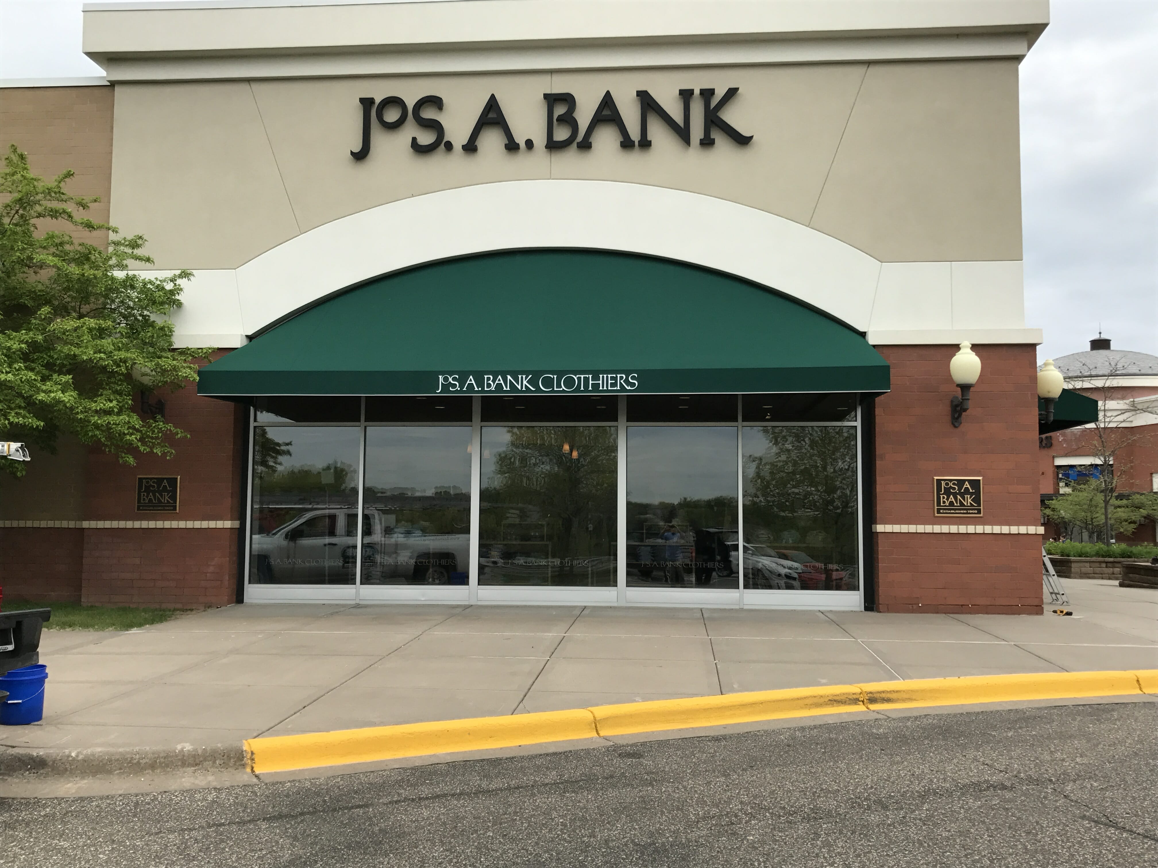Jos A Bank Woodbury