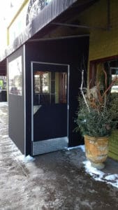 Seasonal vestibule entry in Twin Cities