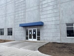 Cantilevered commercial canopy with pans